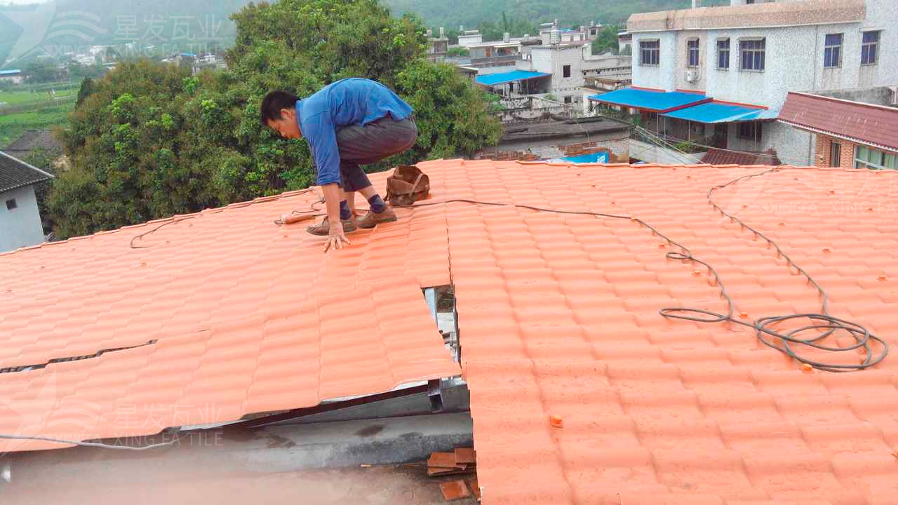 南寧屋頂鋪設(shè)安裝合成樹脂瓦時，牢牢記住這3點，就不怕屋頂出問題！